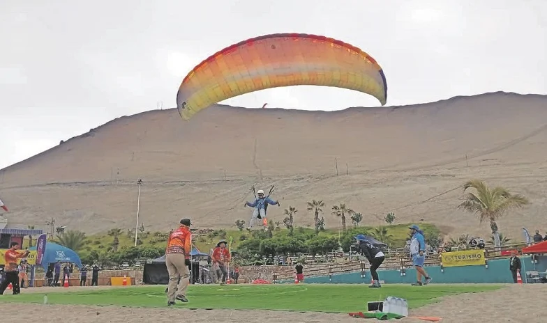 Chile lidera el Panamericano de Parapente de Precisión Arica 2026 en playa La Lisera